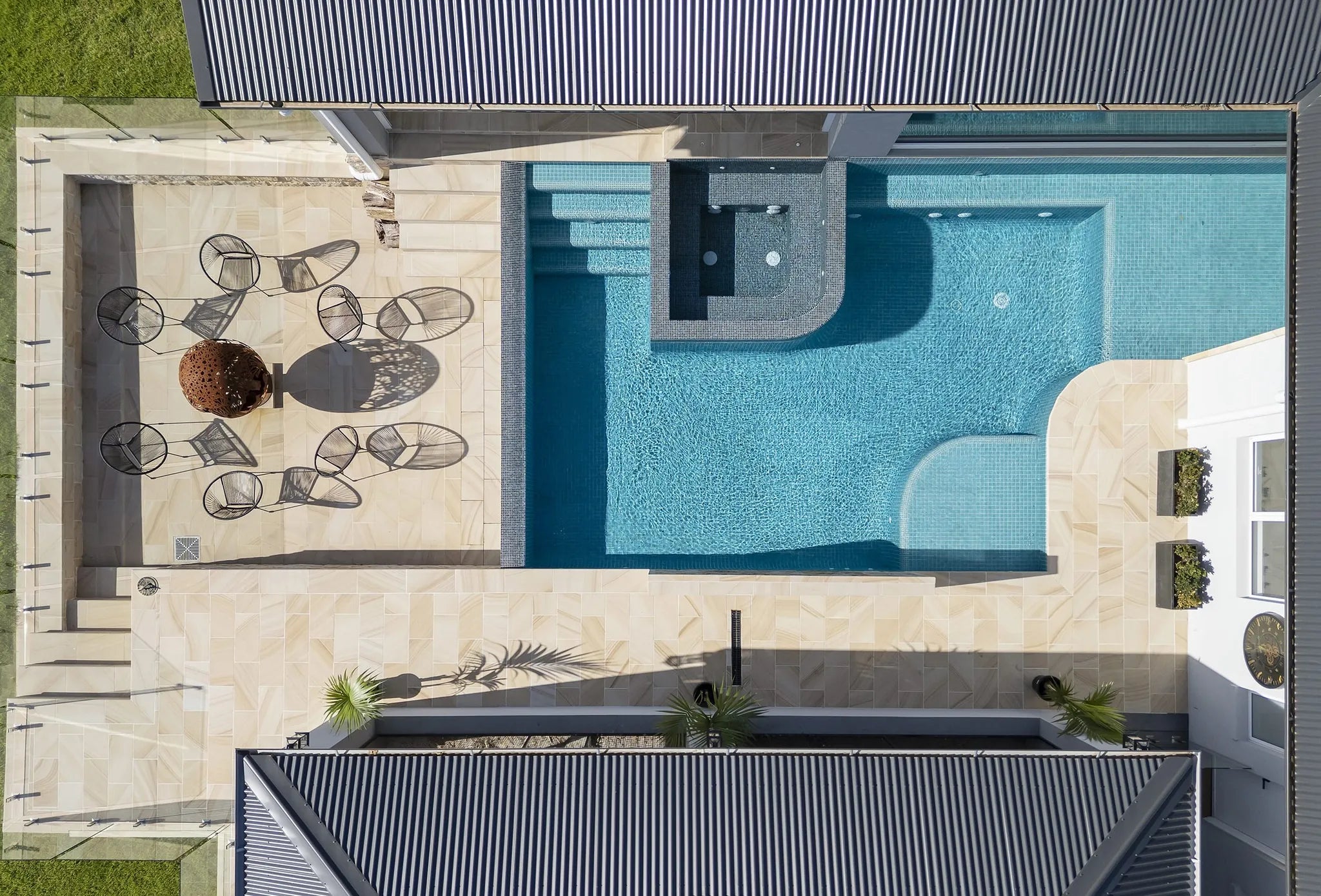 Curved concrete pool and spa with infinity edge in Kilmore, by Fine Art Pools