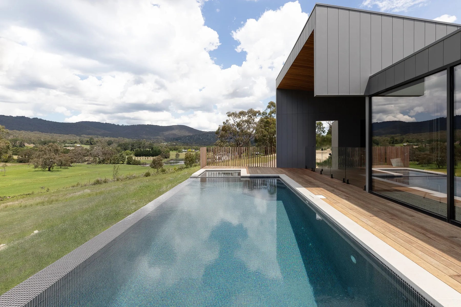 Kilsyth infinity edge concrete pool by Fine Art Pools