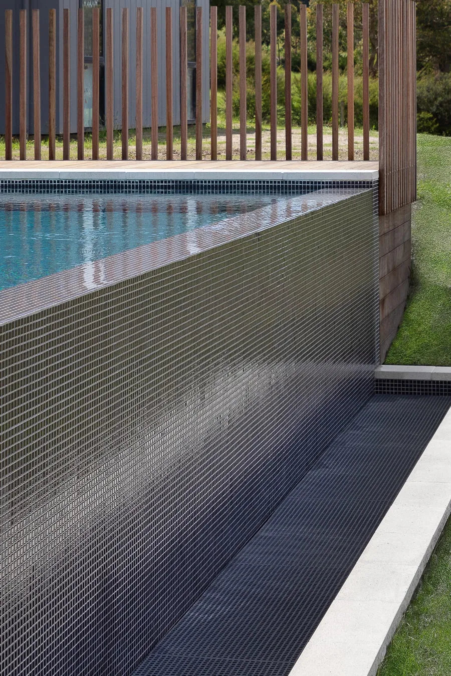 Kilsyth infinity edge concrete pool by Fine Art Pools