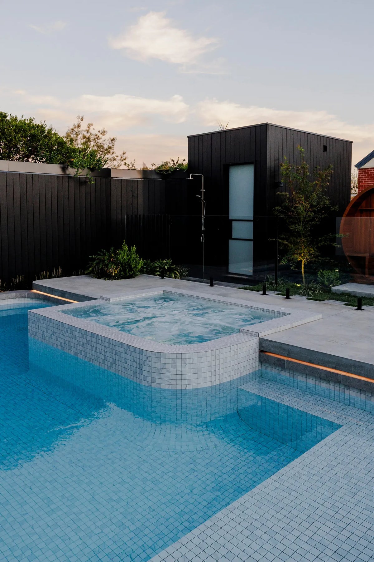 Pascoe Vale curved concrete pool and raised spa by Fine Art Pools